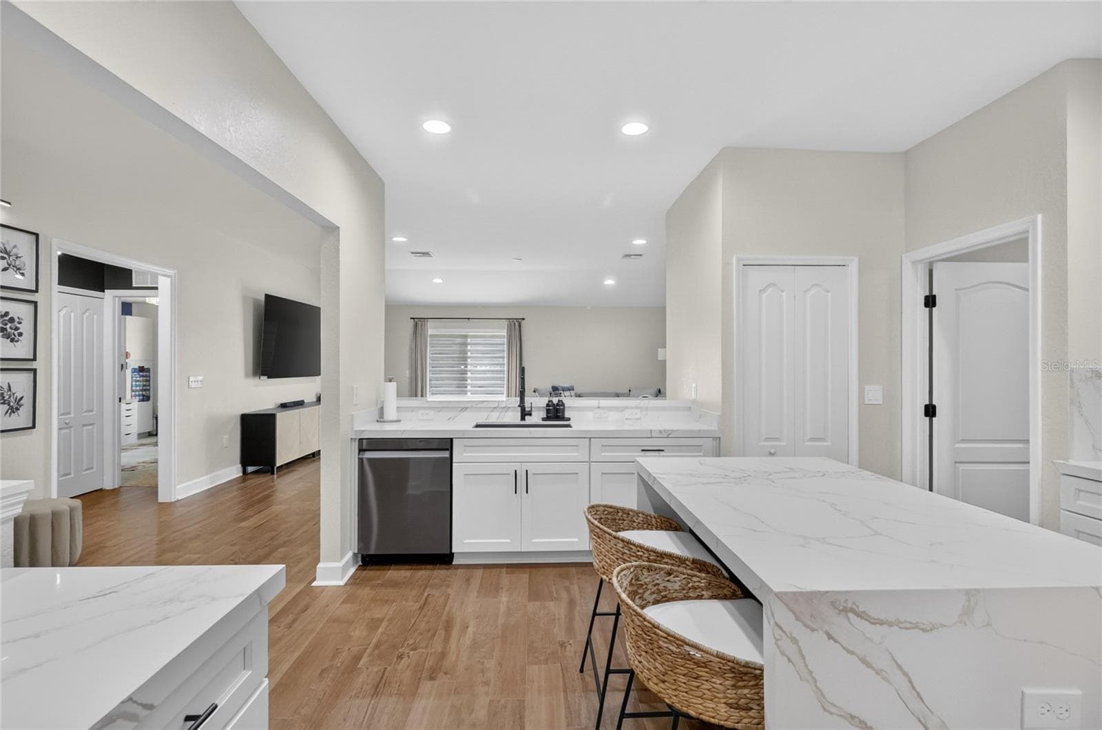 Love the wood look tile - 5020 MOSS HAMMOCK TRL, SEBRING