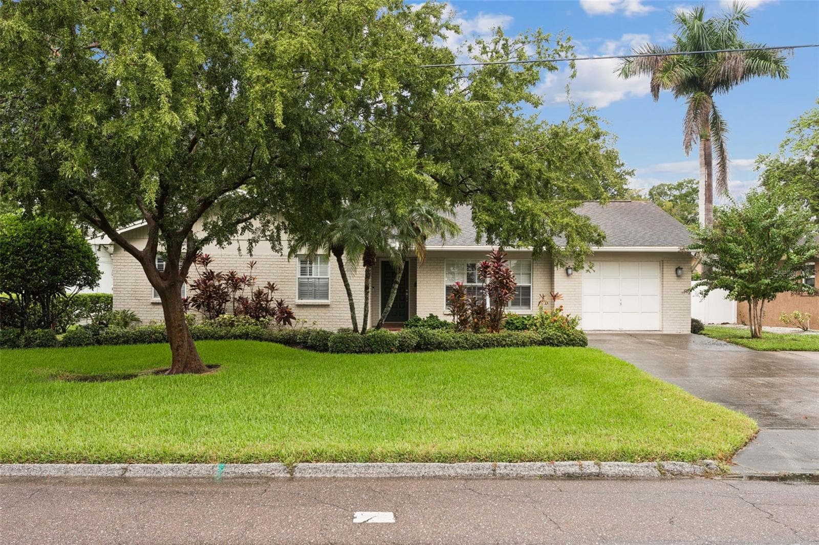Single Family Residence at 4208 N RIVER VIEW AVE, TAMPA, photo 2 of 25