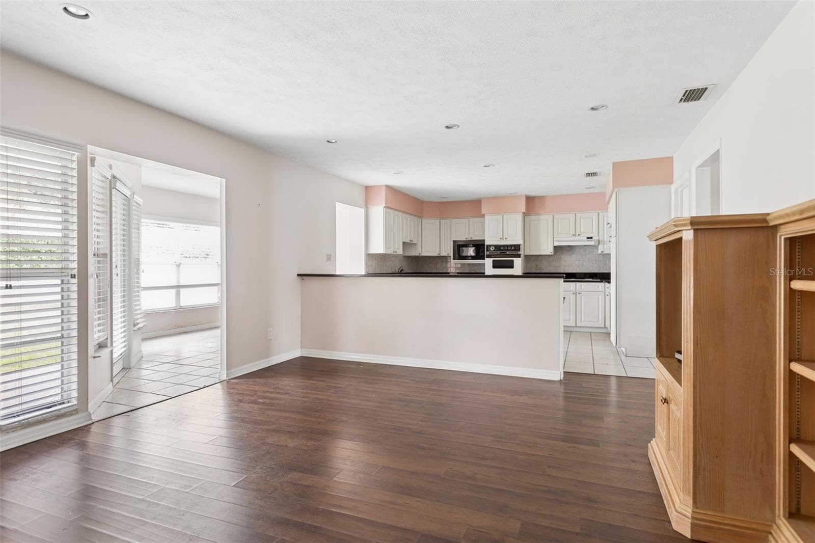 Single Family Residence at 4208 N RIVER VIEW AVE, TAMPA, photo 10 of 25