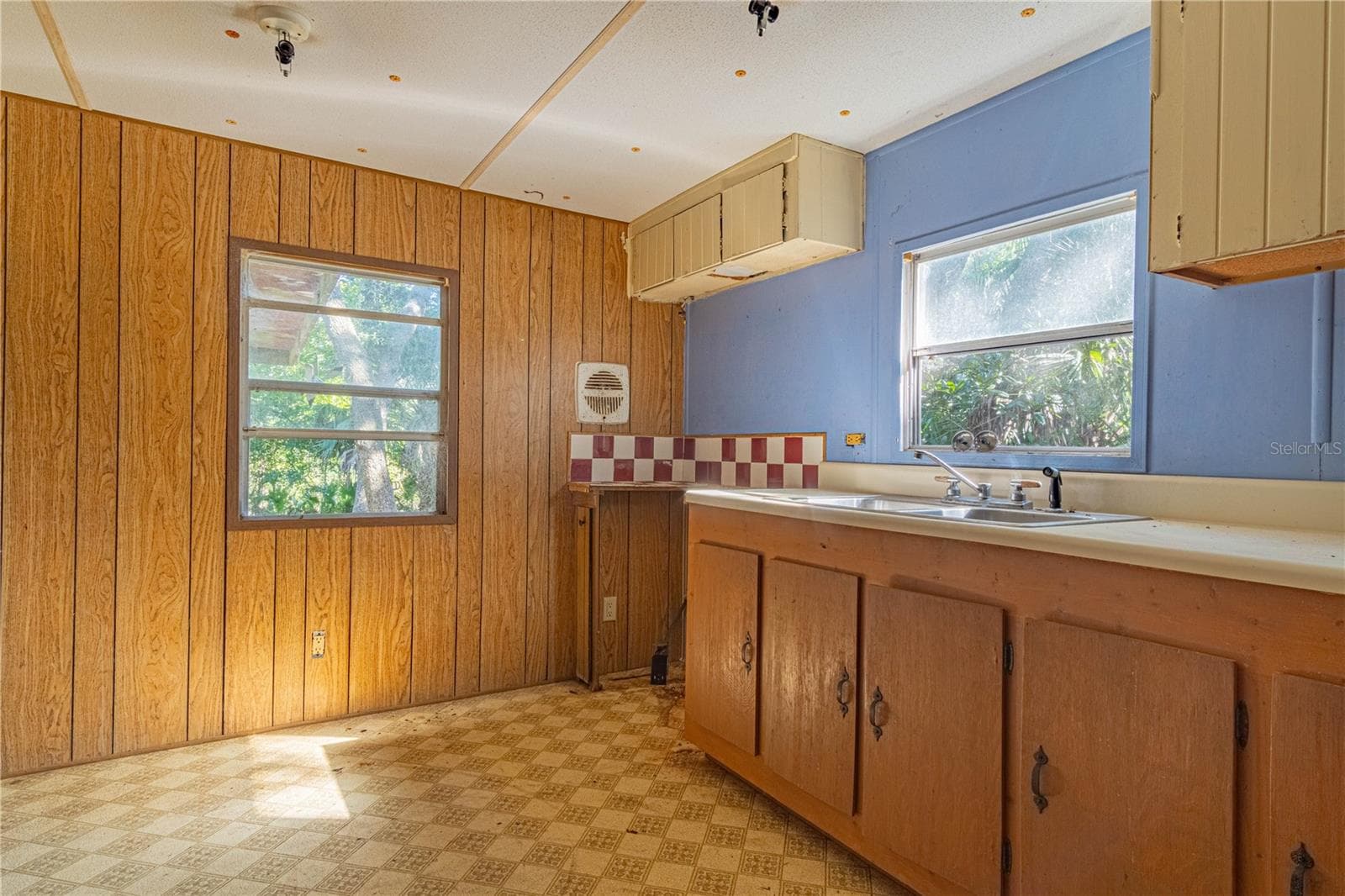 Manufactured Home at 11713 E HAWK LN, FLORAL CITY, photo 15 of 26