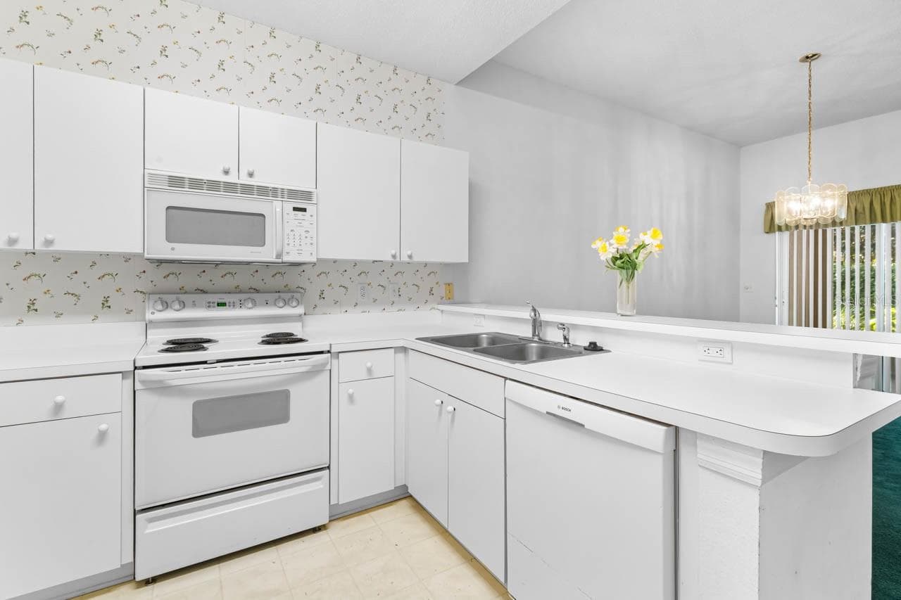 Kitchen - 2617 NEWCOMB CT, SUN CITY CENTER