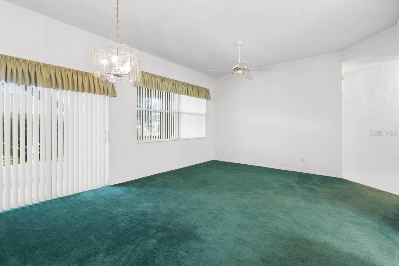 Great room with sliders to the screened lanai - 2617 NEWCOMB CT, SUN CITY CENTER