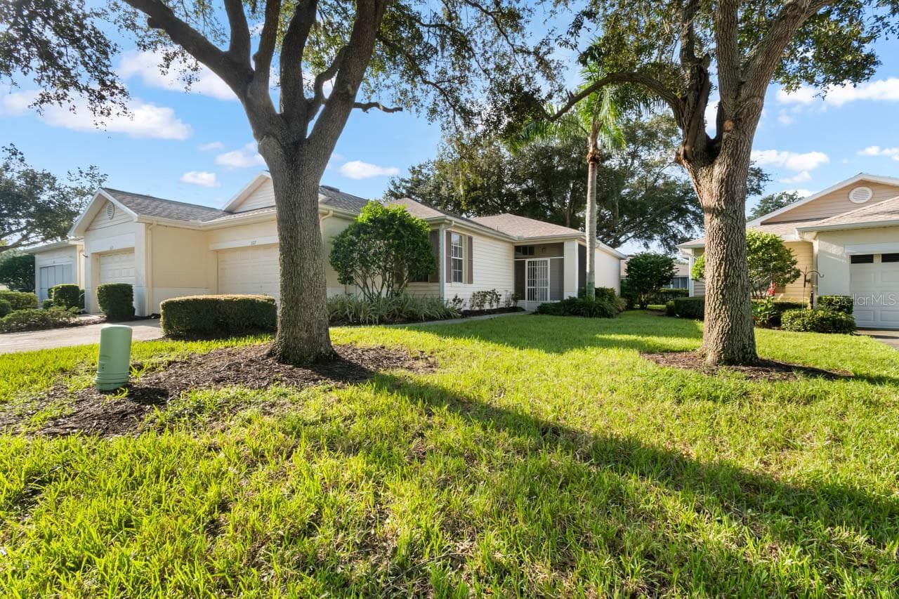 Front corner view of home - 2617 NEWCOMB CT, SUN CITY CENTER