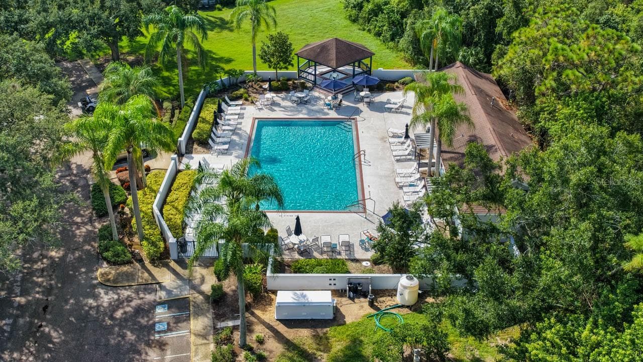 Nantucket Pool - 2617 NEWCOMB CT, SUN CITY CENTER