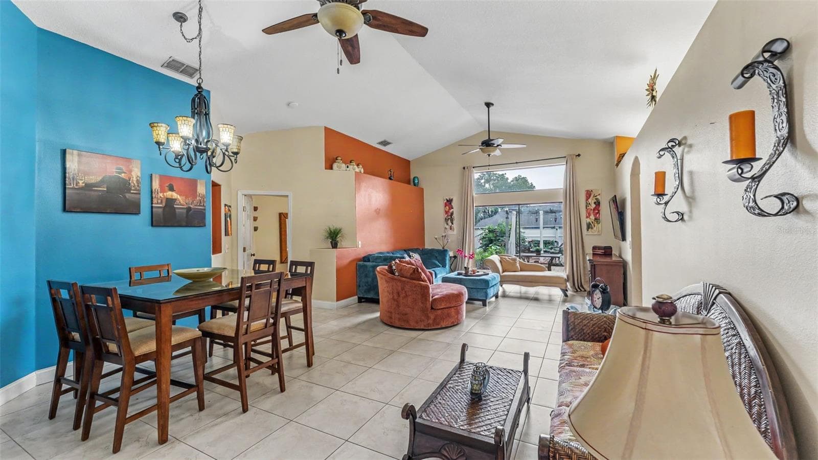 Dining room/Family room - 126 KING GEORGE DR, DAVENPORT