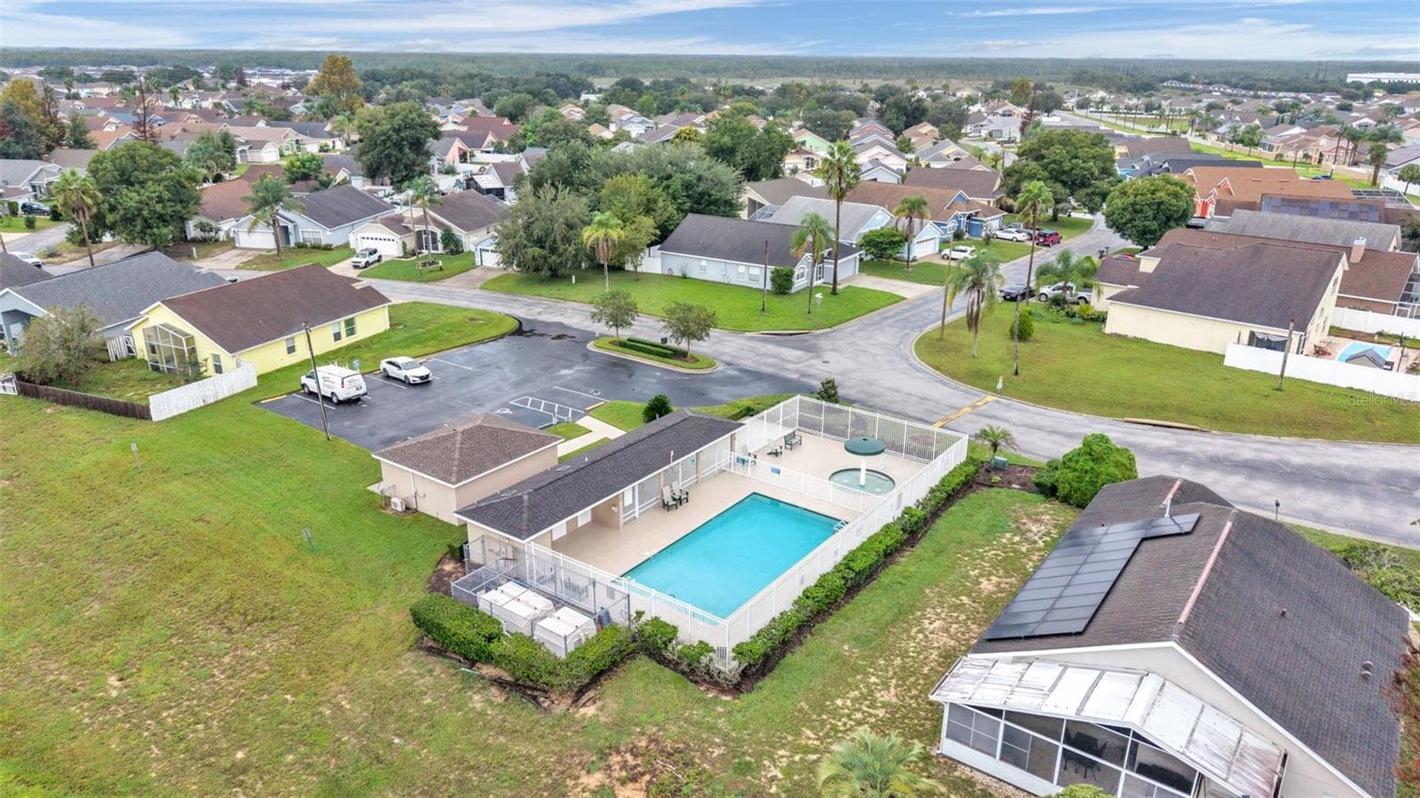 Community Pool - 126 KING GEORGE DR, DAVENPORT