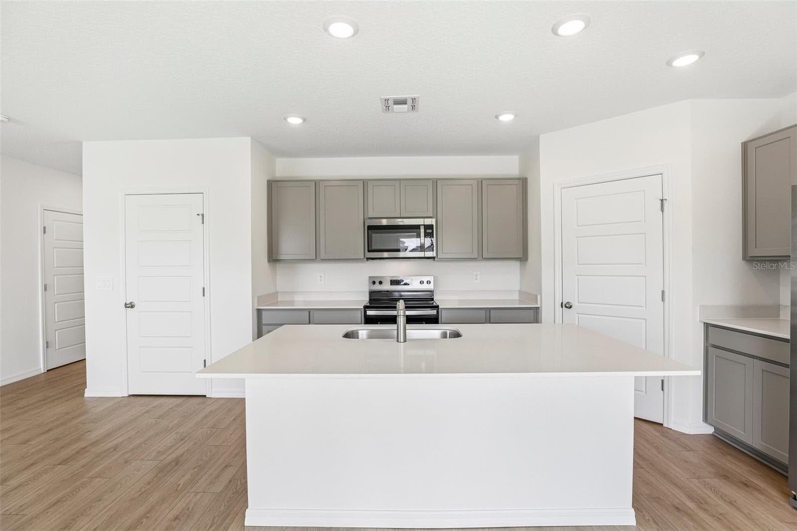 Single Family Residence at 6060 NAVONA WAY, WINTER HAVEN, photo 8 of 33
