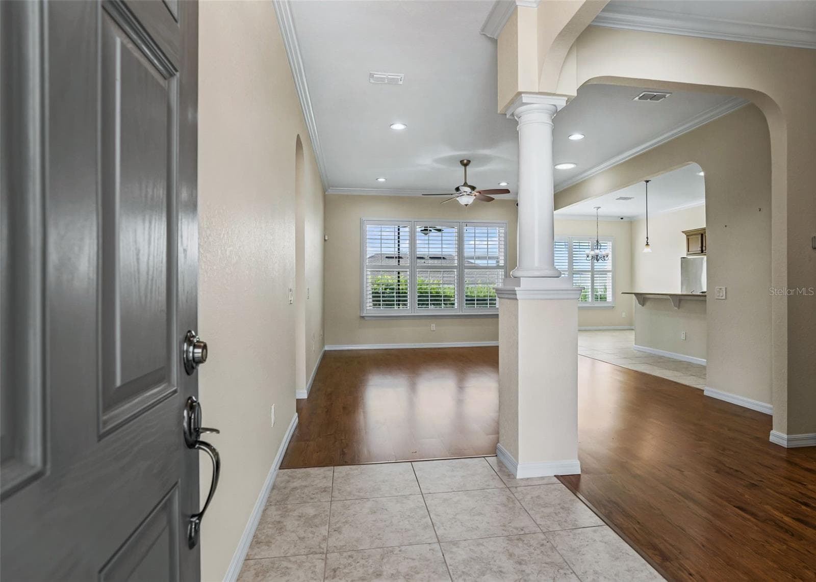 Foyer w/10 ft Ceiling - 11252 SE 170TH PL, SUMMERFIELD