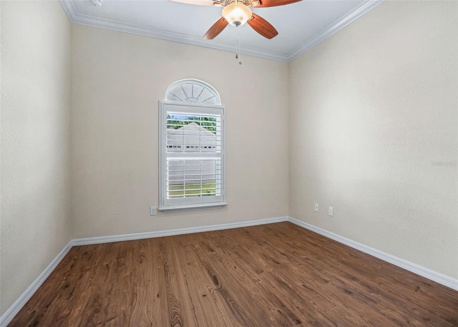 Bedroom 2 w/laminate flooring - 11252 SE 170TH PL, SUMMERFIELD