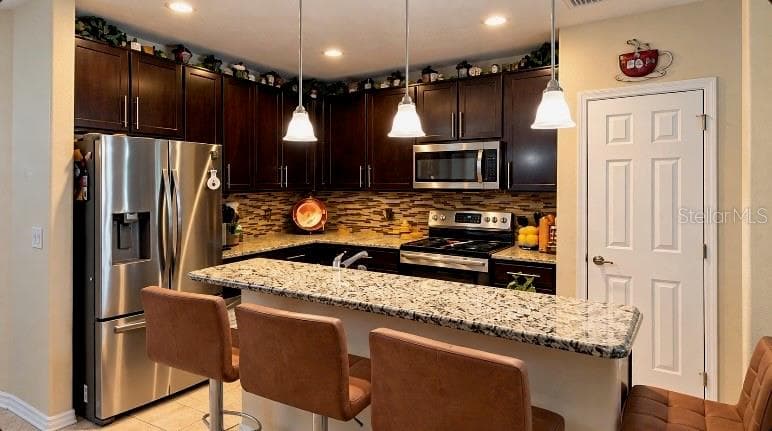 Single Family Residence at 2921 CASABELLA DR, KISSIMMEE, photo 7 of 20