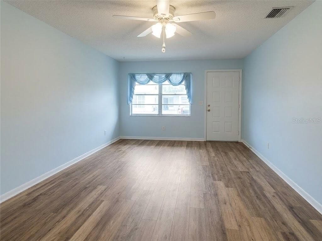 Townhouse at 26 W RAYMOND ST, AVON PARK, photo 2 of 15