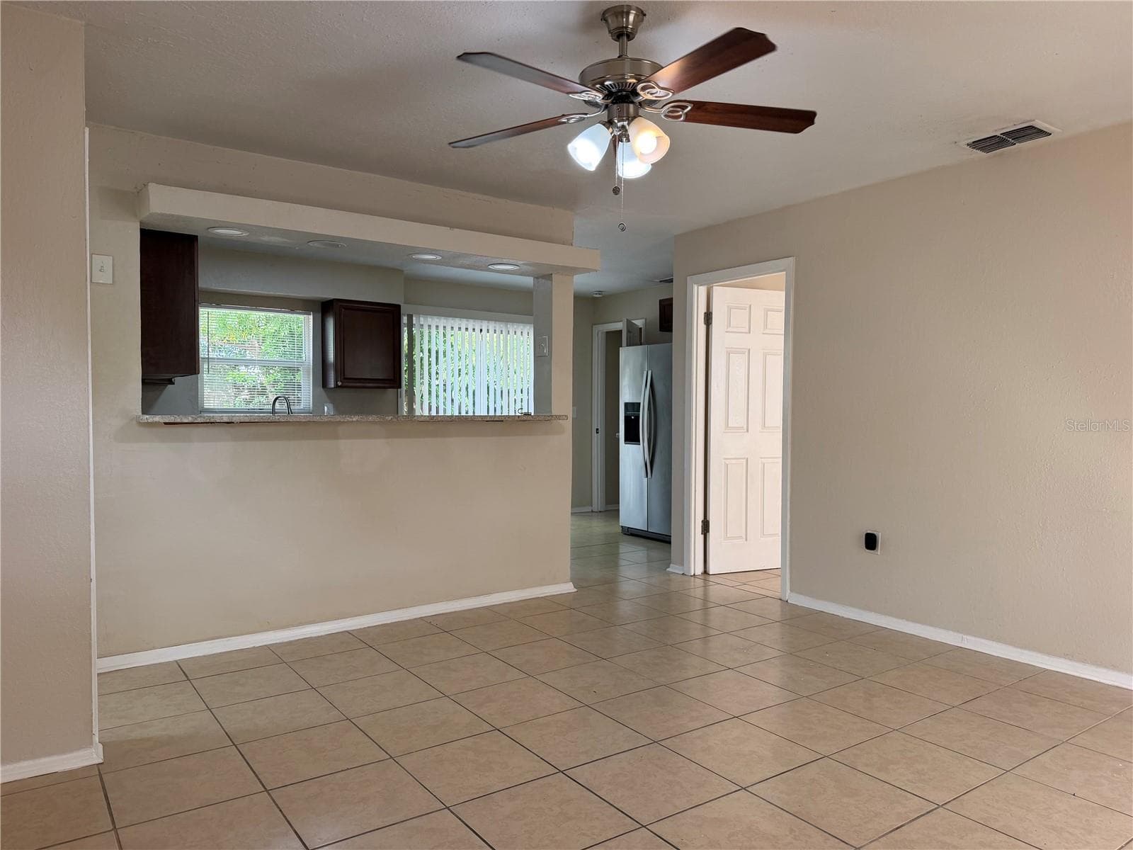 Living Area - 609 MAGGIE CIR, WINTER HAVEN