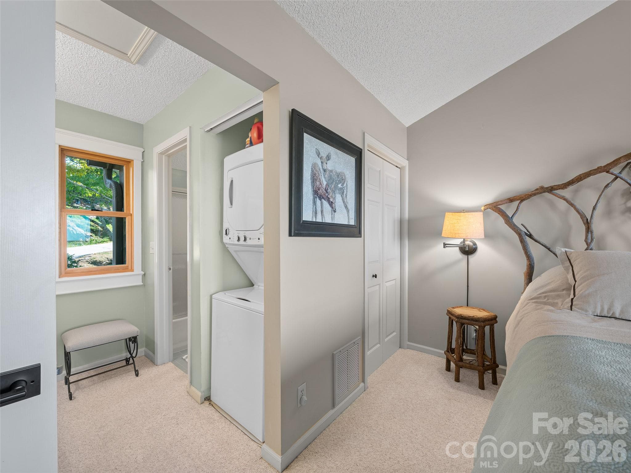 Stackable washer/dryer - 80 Slickrock Road, Burnsville