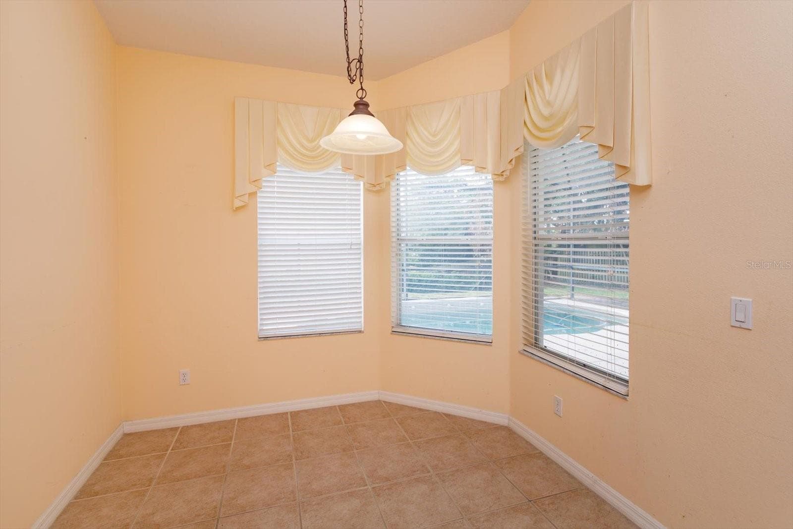 breakfast nook - 3465 N ROLLING HILLS LN, APOPKA