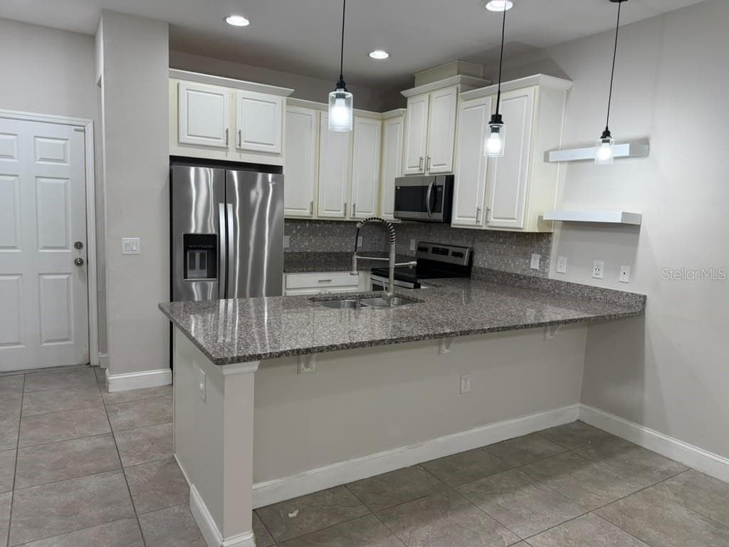 Townhouse at 2613 PLAY HARD ALLEY, KISSIMMEE, photo 7 of 27