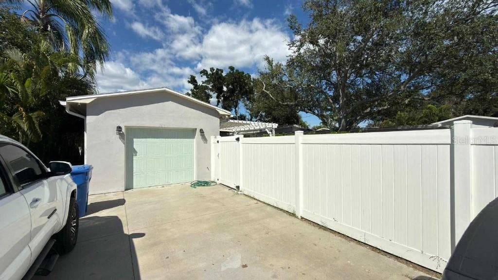 Single Family Residence at 324 36TH AVE NE, ST PETERSBURG, photo 3 of 15