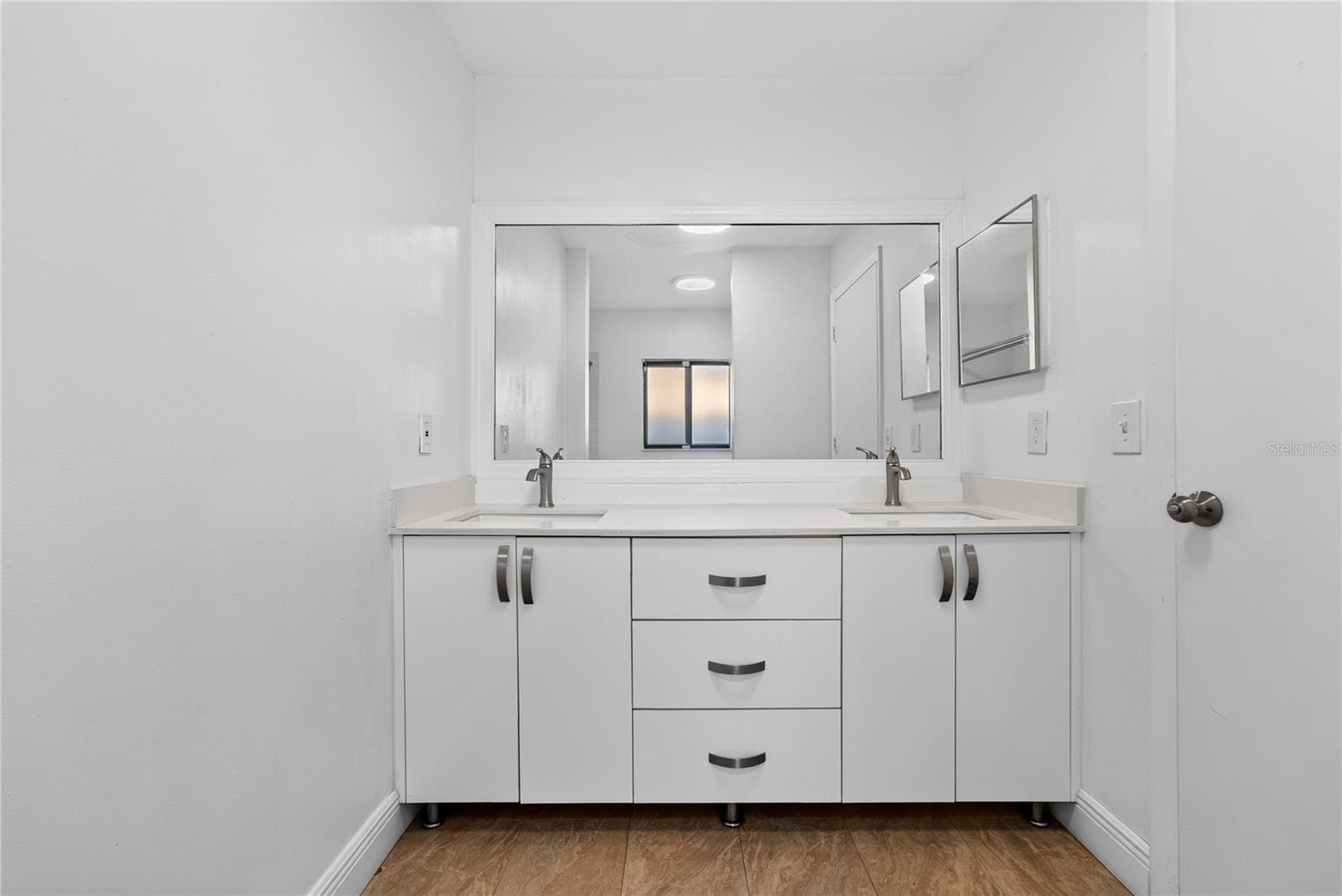 Single Family Residence at 20134 SW 131 CT, MIAMI, photo 15 of 33
