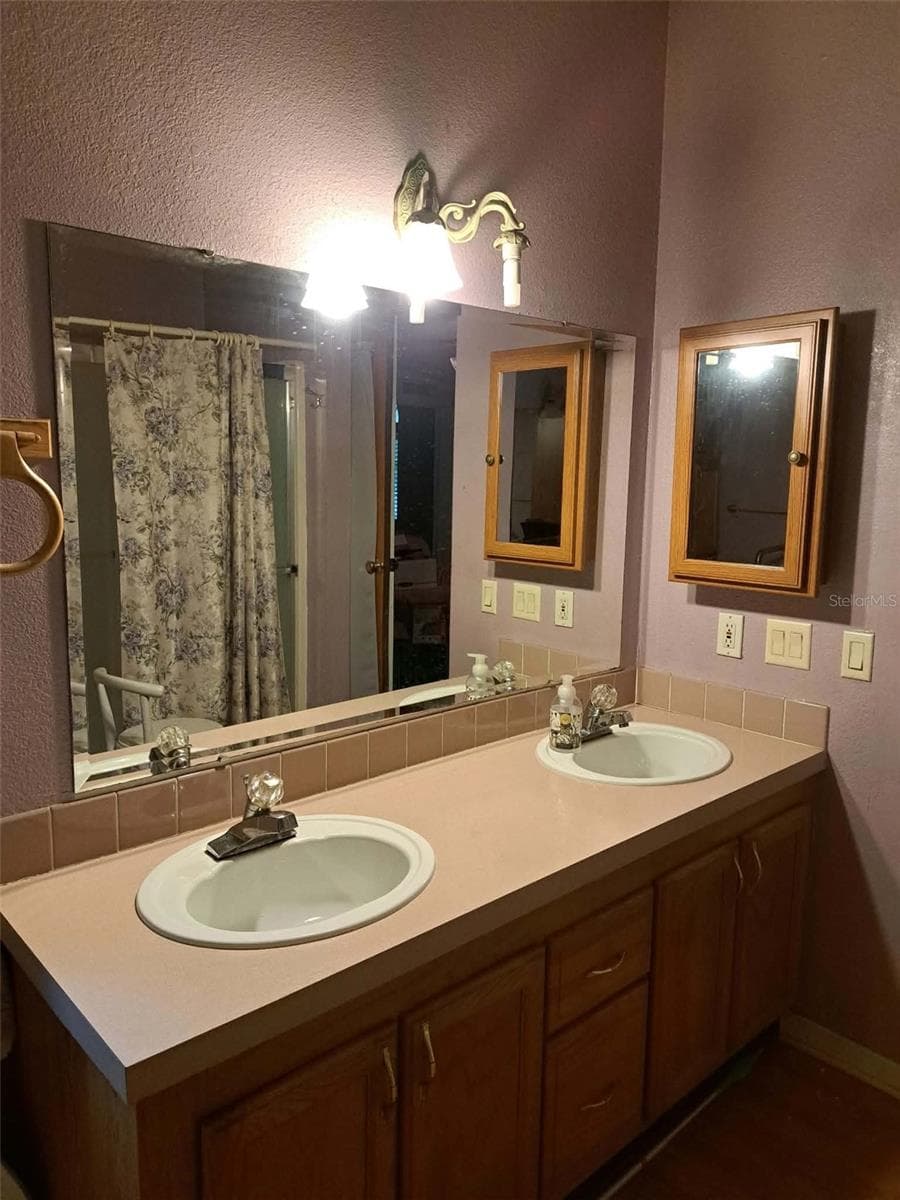 Primary bathroom - 1933 SE 155TH ST, SUMMERFIELD