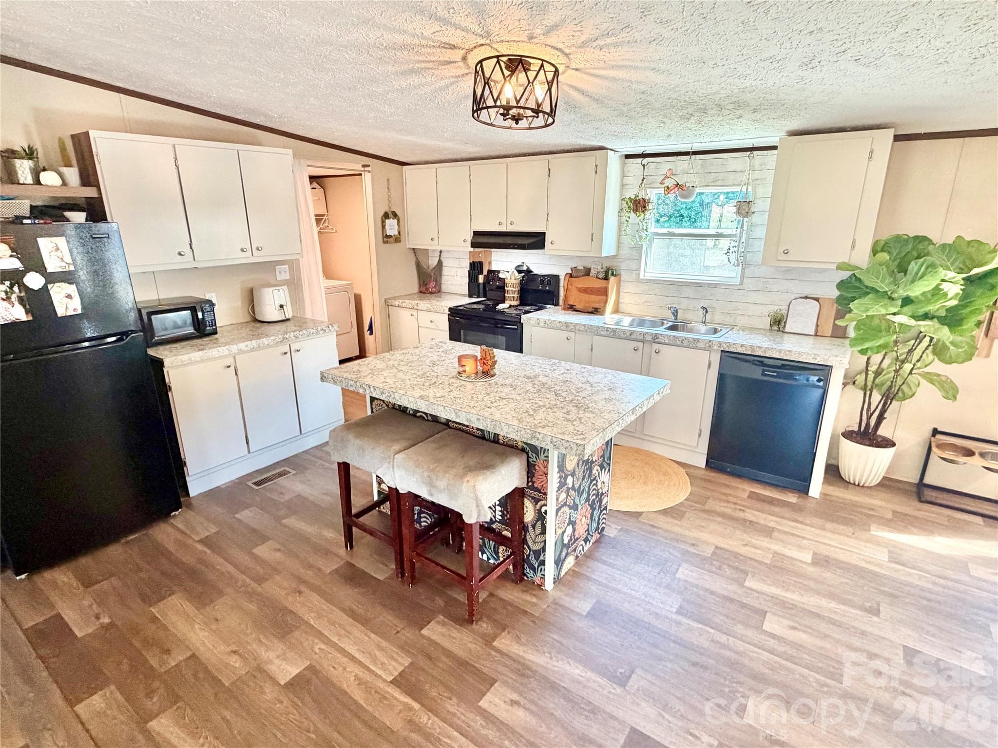 Single Family Residence at 255 Liberty Estates Lane, Taylorsville, photo 9 of 35
