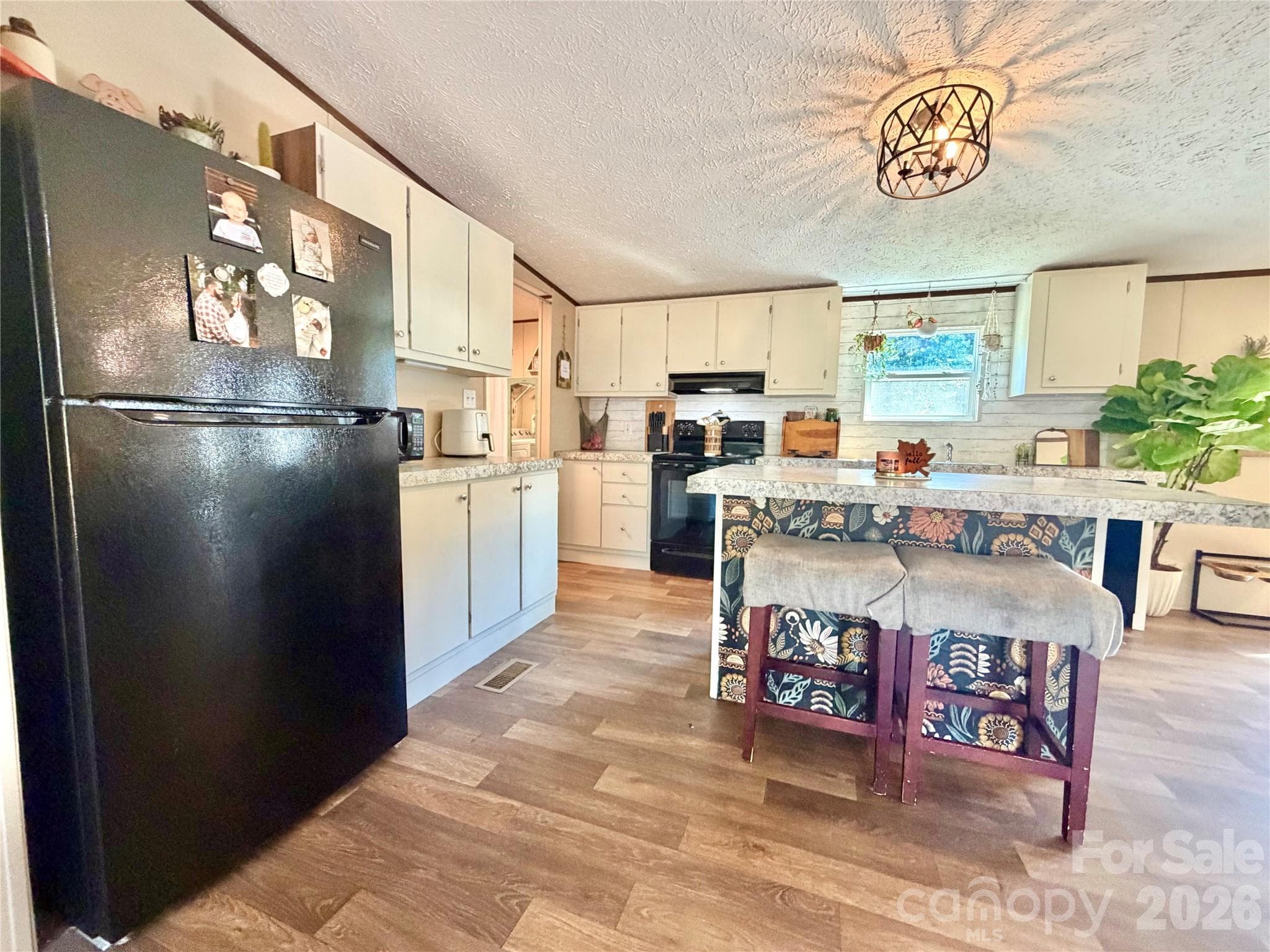 Single Family Residence at 255 Liberty Estates Lane, Taylorsville, photo 10 of 35