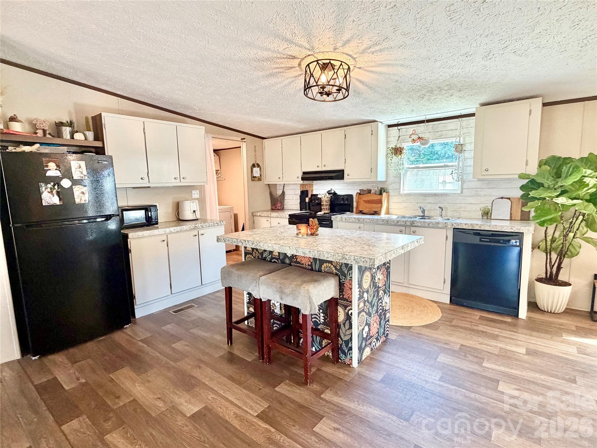 Single Family Residence at 255 Liberty Estates Lane, Taylorsville, photo 11 of 35