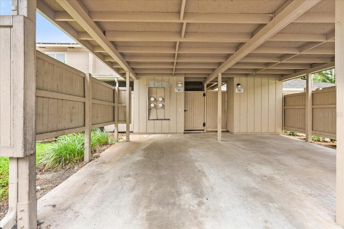 Townhouse at 7903 CEDAR DR, TEMPLE TERRACE, photo 2 of 33