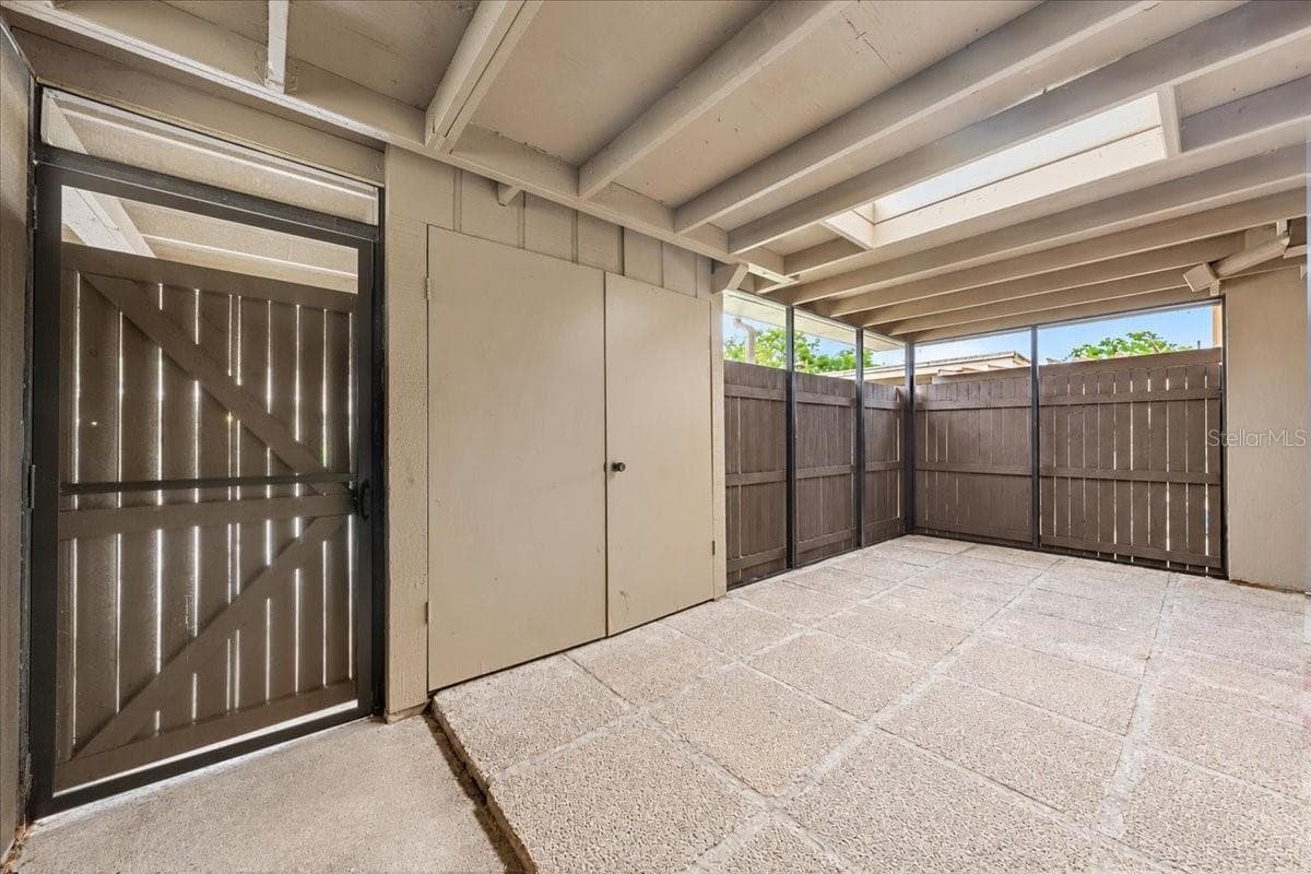 Townhouse at 7903 CEDAR DR, TEMPLE TERRACE, photo 3 of 33