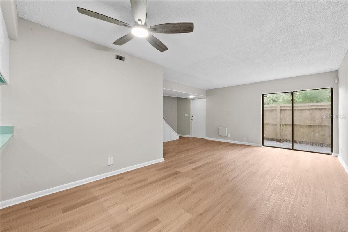 Townhouse at 7903 CEDAR DR, TEMPLE TERRACE, photo 4 of 33