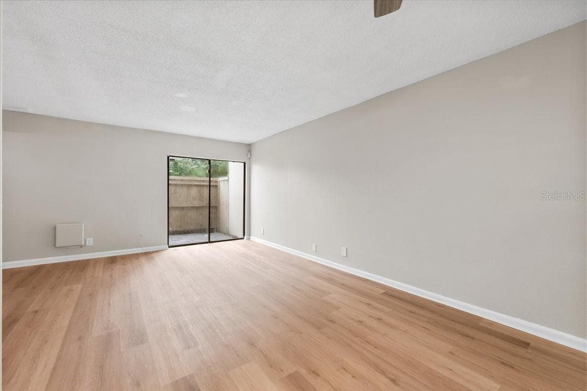 Townhouse at 7903 CEDAR DR, TEMPLE TERRACE, photo 7 of 33