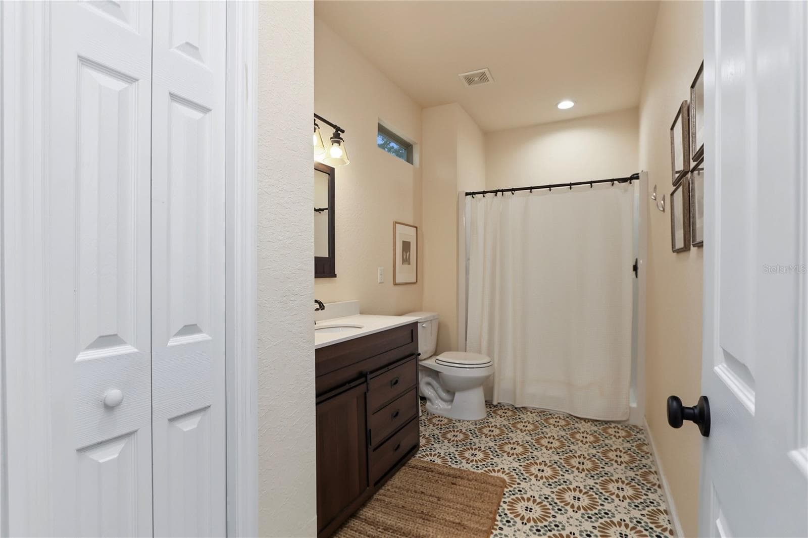 En Suite - 17980 SW 31ST ST, DUNNELLON