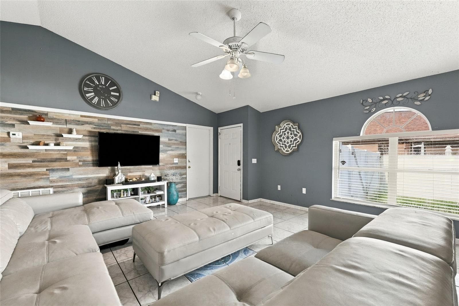 Single Family Residence at 10521 ROCKING A RUN, ORLANDO, photo 8 of 42