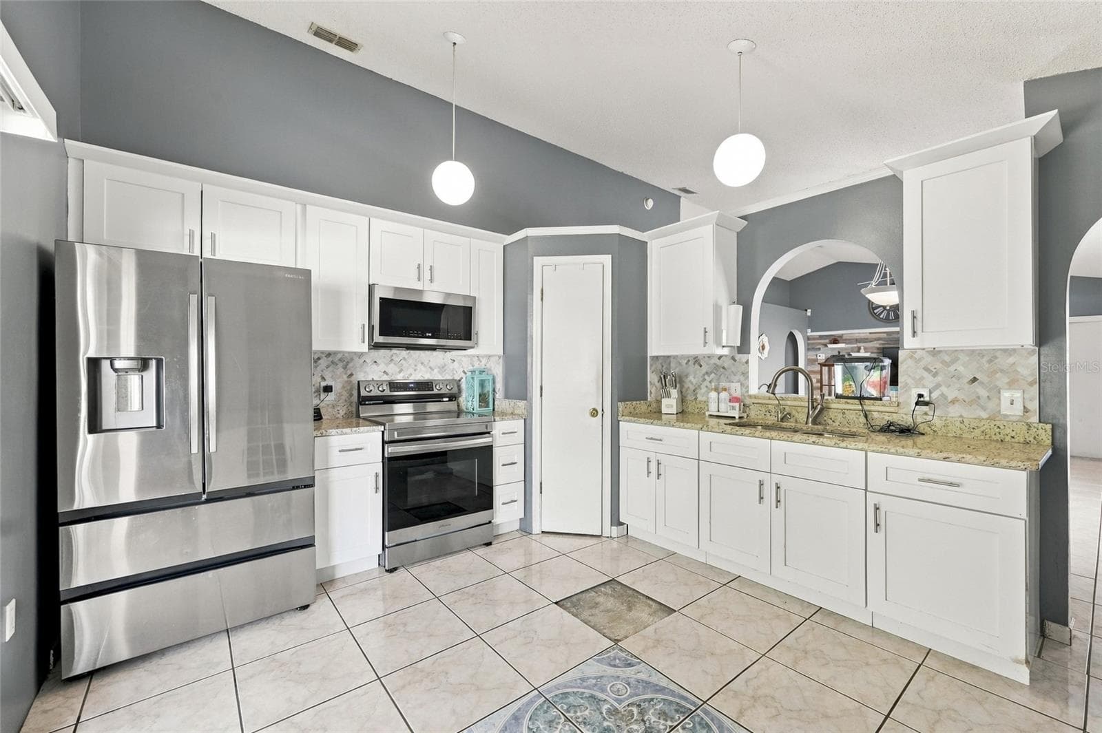 Single Family Residence at 10521 ROCKING A RUN, ORLANDO, photo 10 of 42
