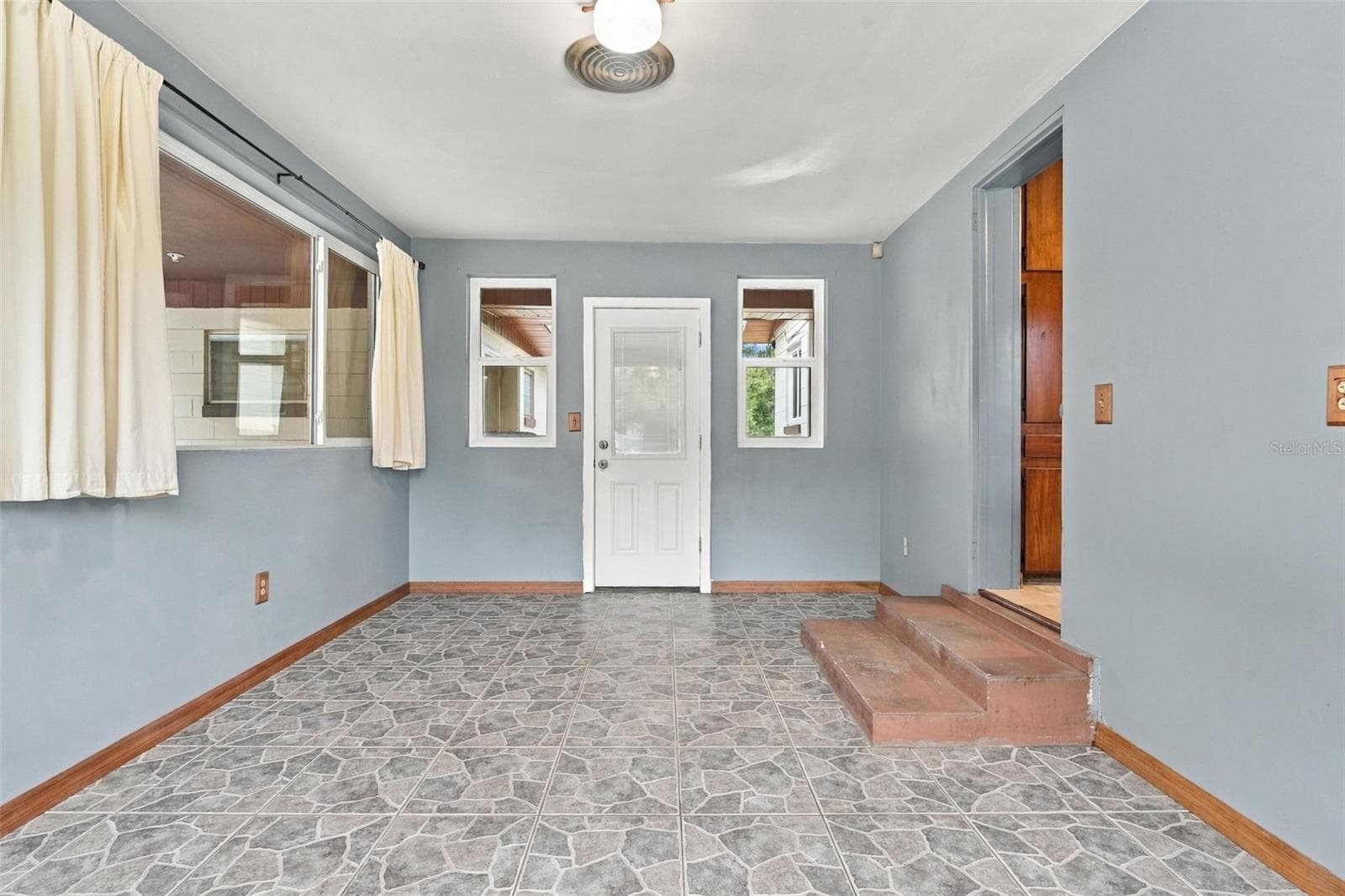 Florid Room - 480 W NEW YORK AVE, ORANGE CITY