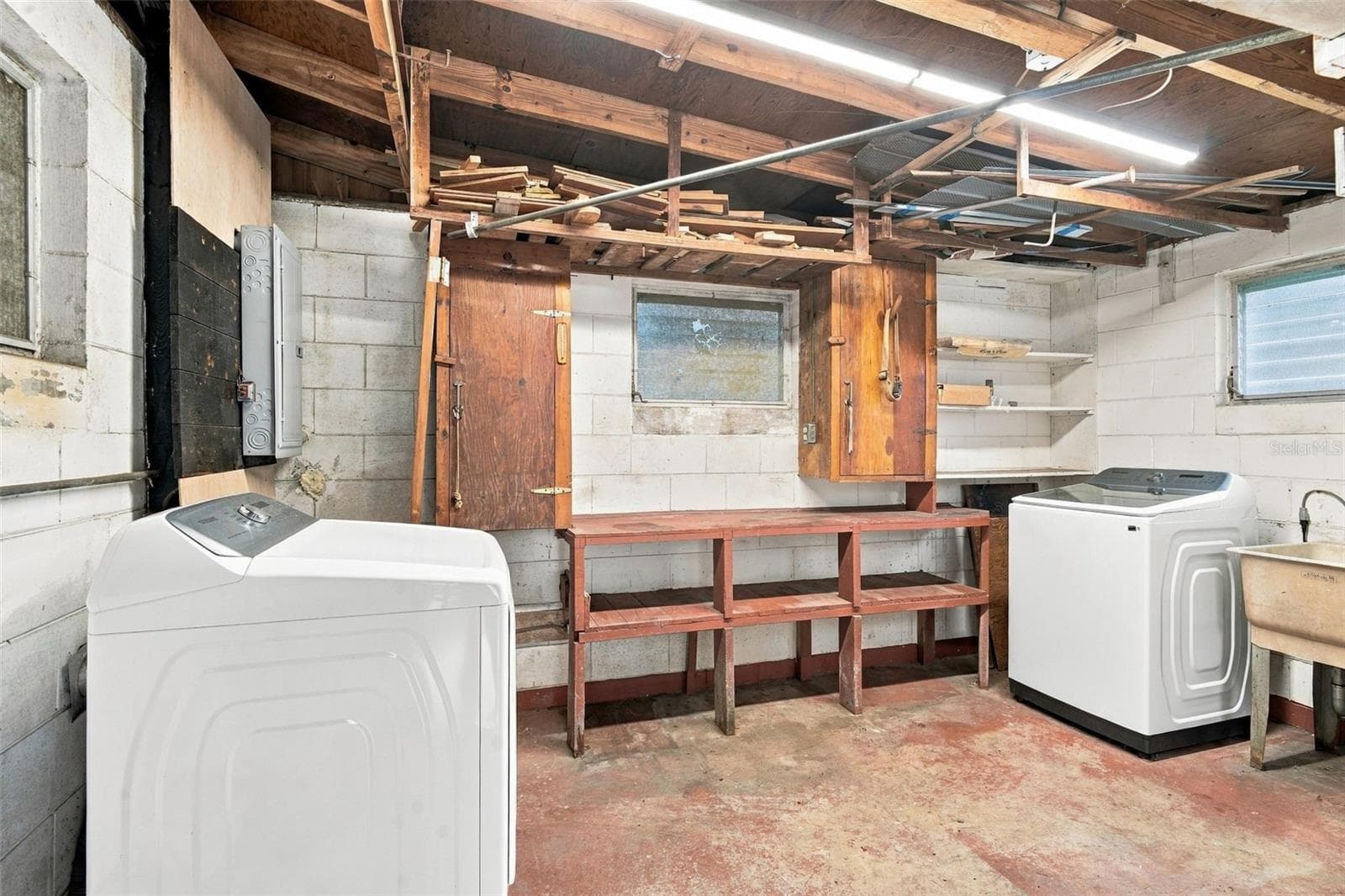 Workshop - 480 W NEW YORK AVE, ORANGE CITY