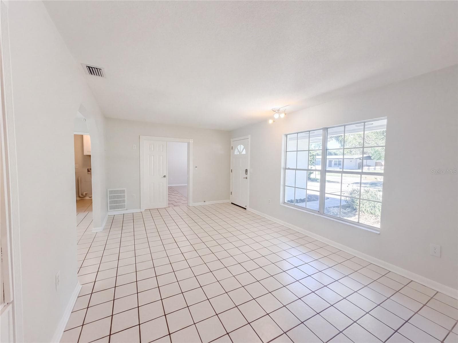 Single Family Residence at 441 RIDGE DR, SANFORD, photo 5 of 25