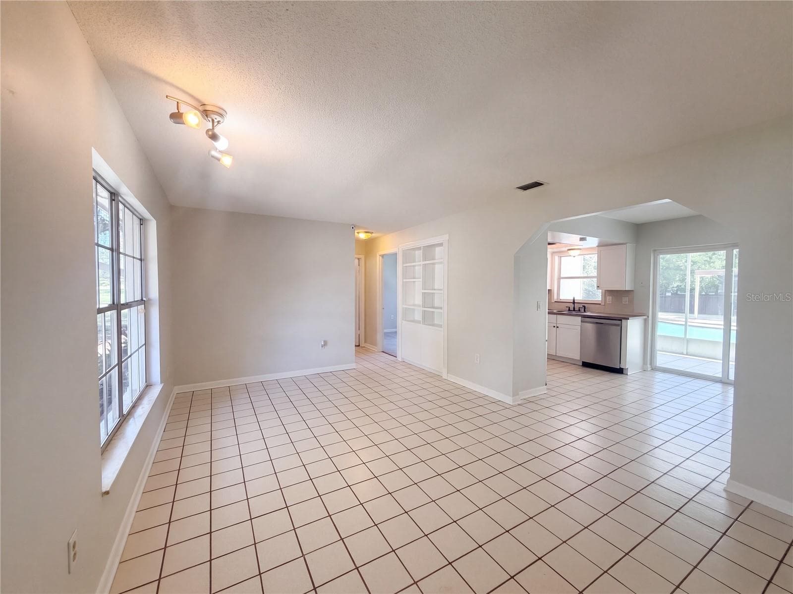 Single Family Residence at 441 RIDGE DR, SANFORD, photo 7 of 25