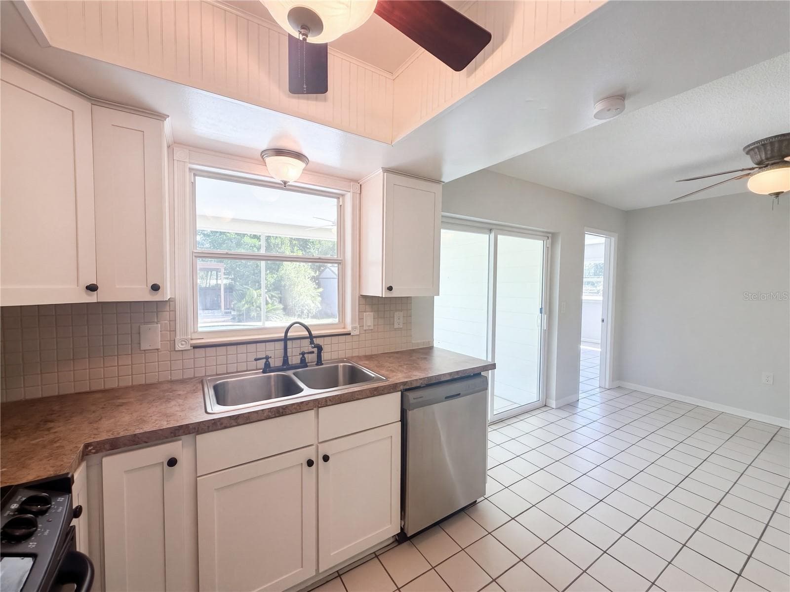 Single Family Residence at 441 RIDGE DR, SANFORD, photo 8 of 25