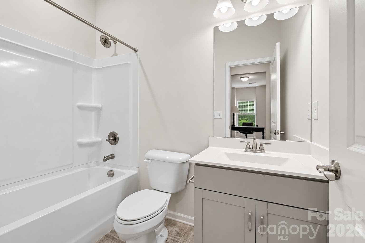 En-suite Bathroom - 14415 Holbrooks Road, Huntersville
