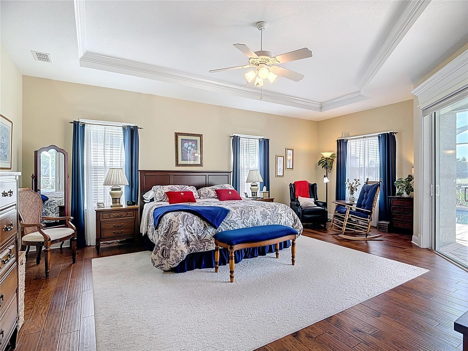 Primary bedroom has large sitting area - 455 OSPREY LANDING WAY, LAKELAND