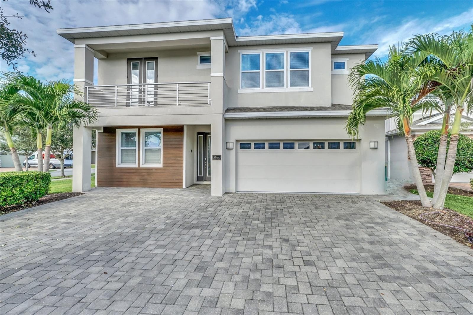 7607 MACKINAW LN