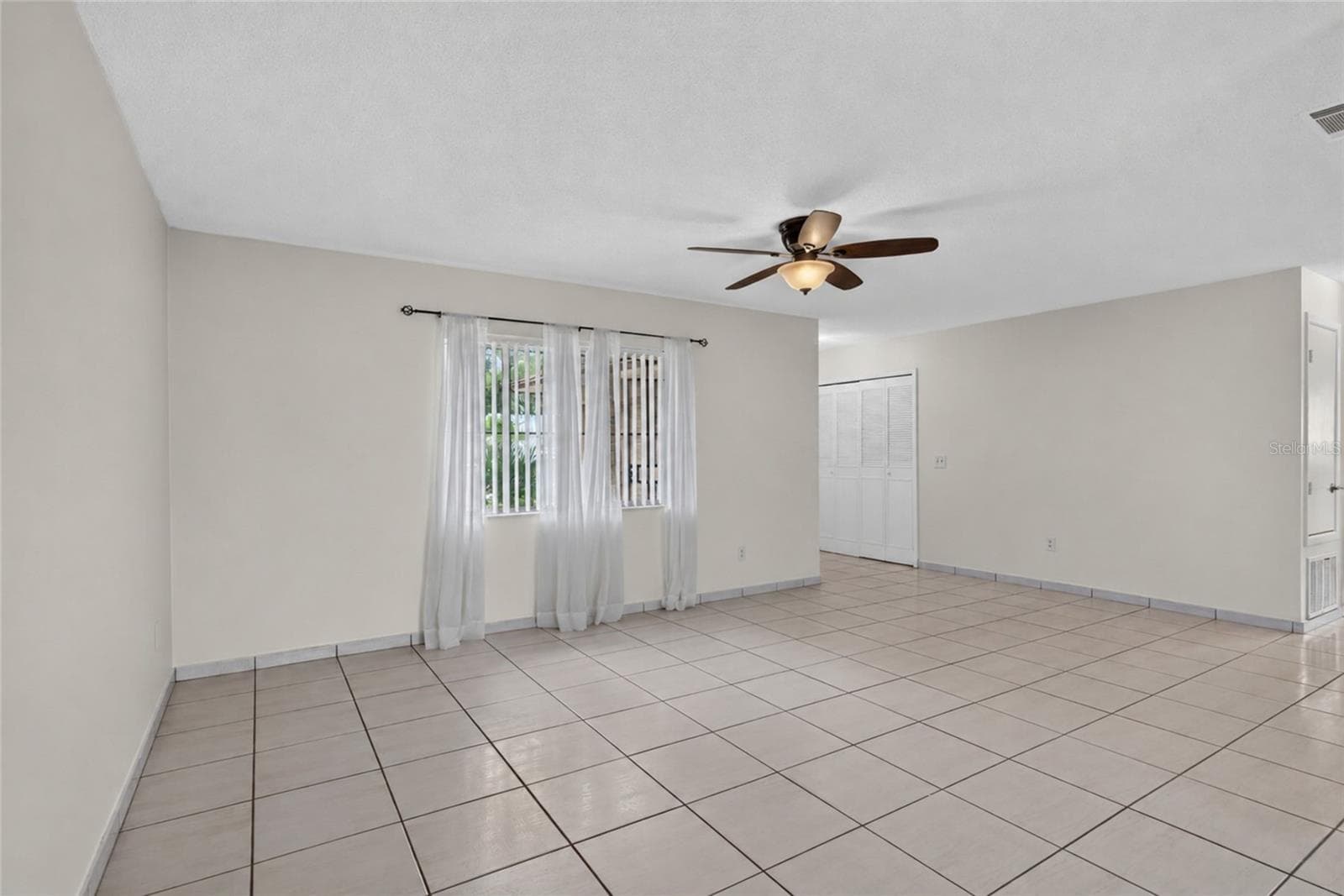 Single Family Residence at 4712 STONY BROOK LN, ORLANDO, photo 3 of 47