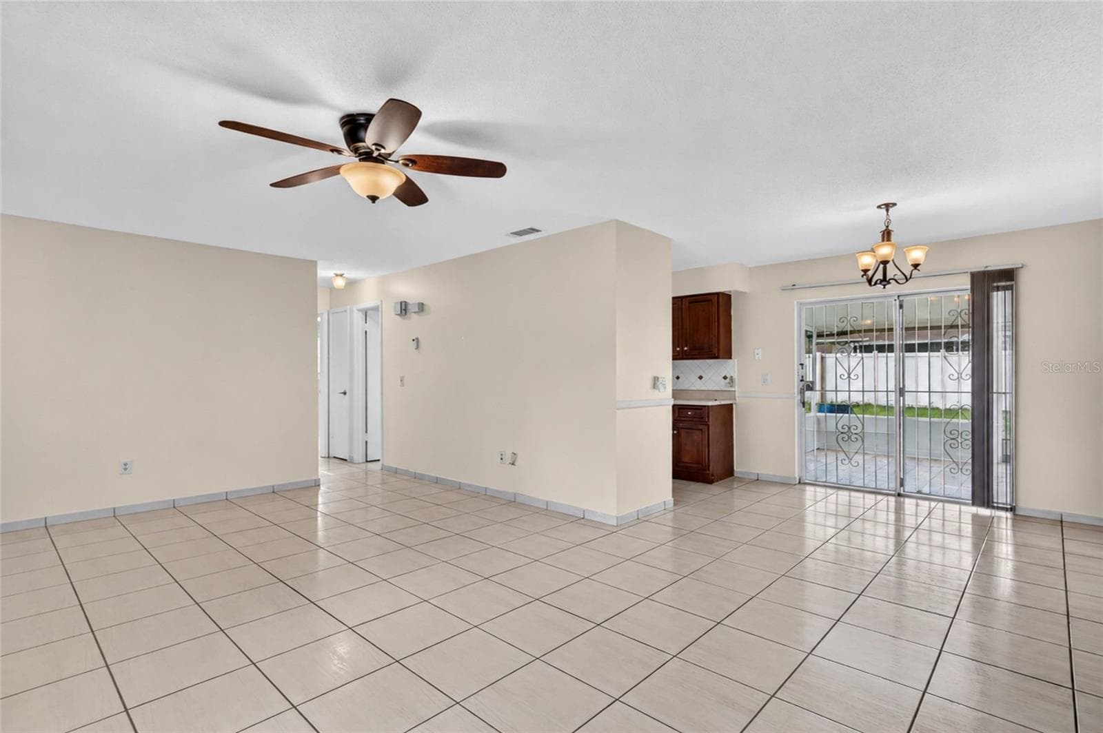 Single Family Residence at 4712 STONY BROOK LN, ORLANDO, photo 4 of 47
