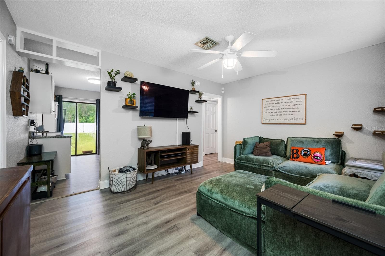 Single Family Residence at 1520 NORFOLK ST N, ST PETERSBURG, photo 4 of 24