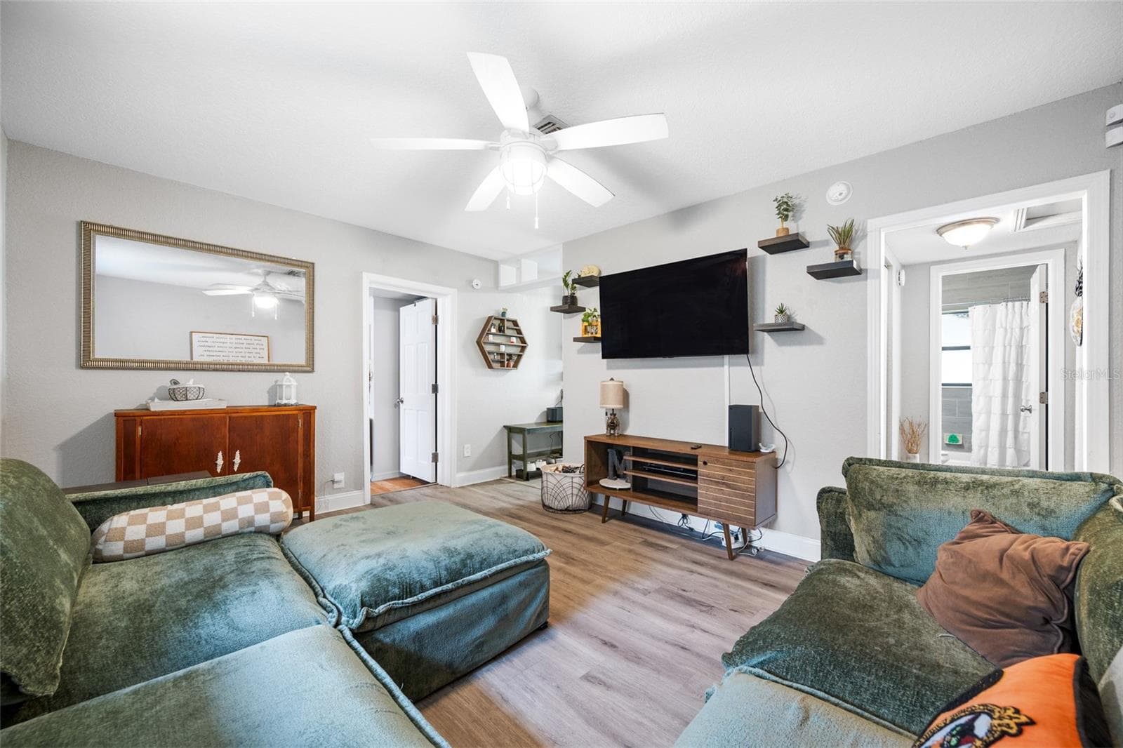 Single Family Residence at 1520 NORFOLK ST N, ST PETERSBURG, photo 7 of 24