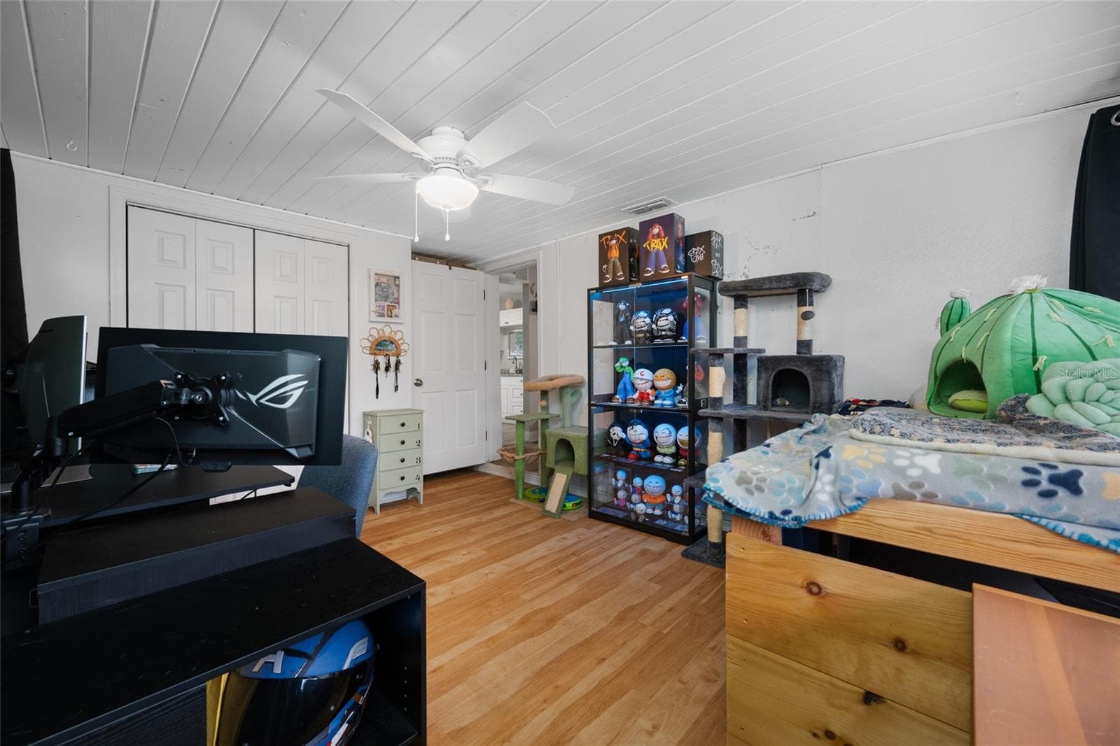 Single Family Residence at 1520 NORFOLK ST N, ST PETERSBURG, photo 16 of 24