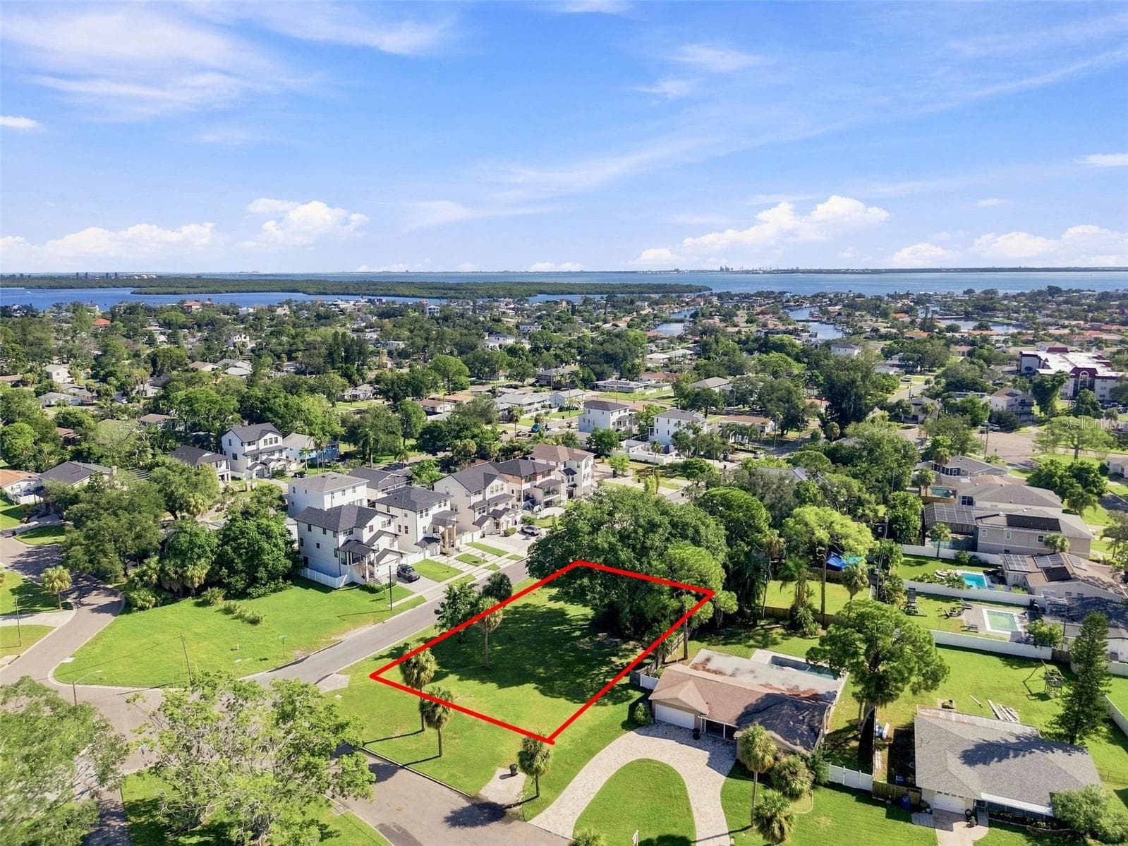 Single Family Residence at 4647 VENETIAN BLVD NE, ST PETERSBURG, photo 4 of 10