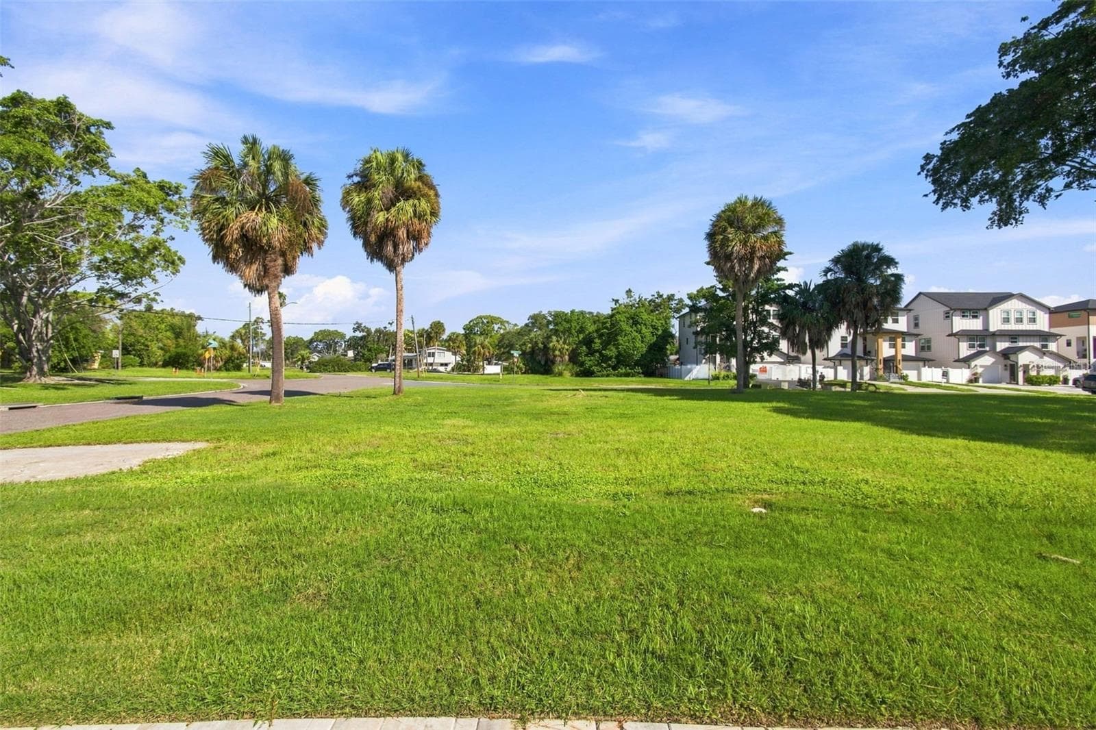 Single Family Residence at 4647 VENETIAN BLVD NE, ST PETERSBURG, photo 5 of 10