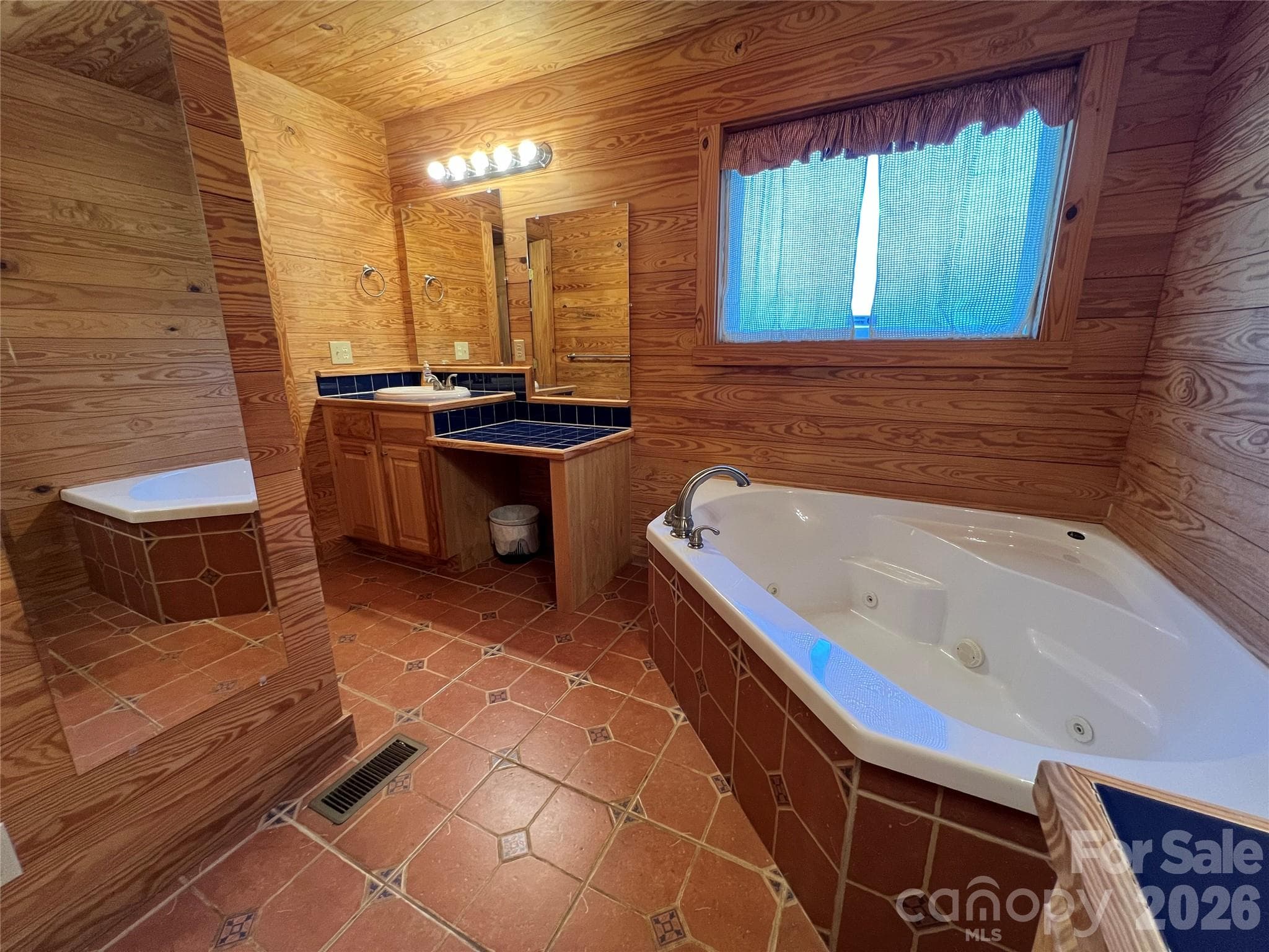 Master bath - 651 Dills Road, Rutherfordton