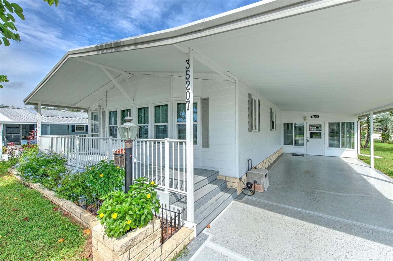 Manufactured Home at 35207 MAKENZIE ST, ZEPHYRHILLS, photo 6 of 42