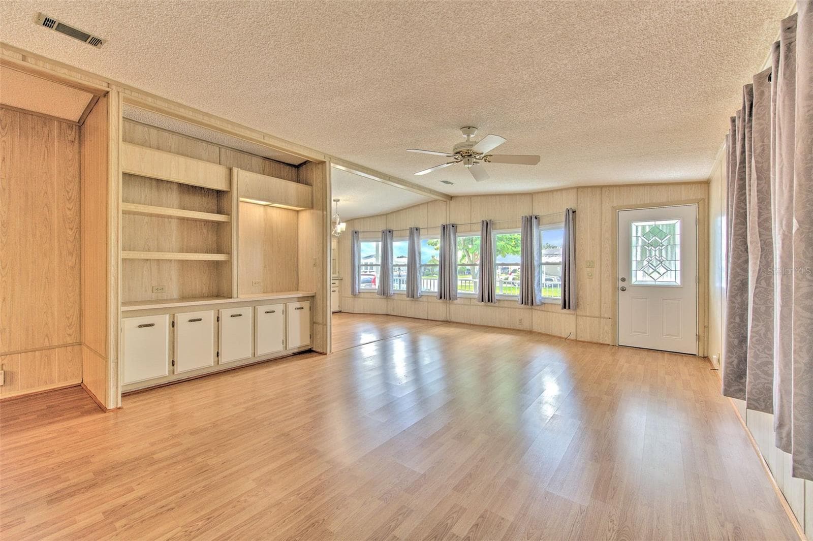 Manufactured Home at 35207 MAKENZIE ST, ZEPHYRHILLS, photo 13 of 42